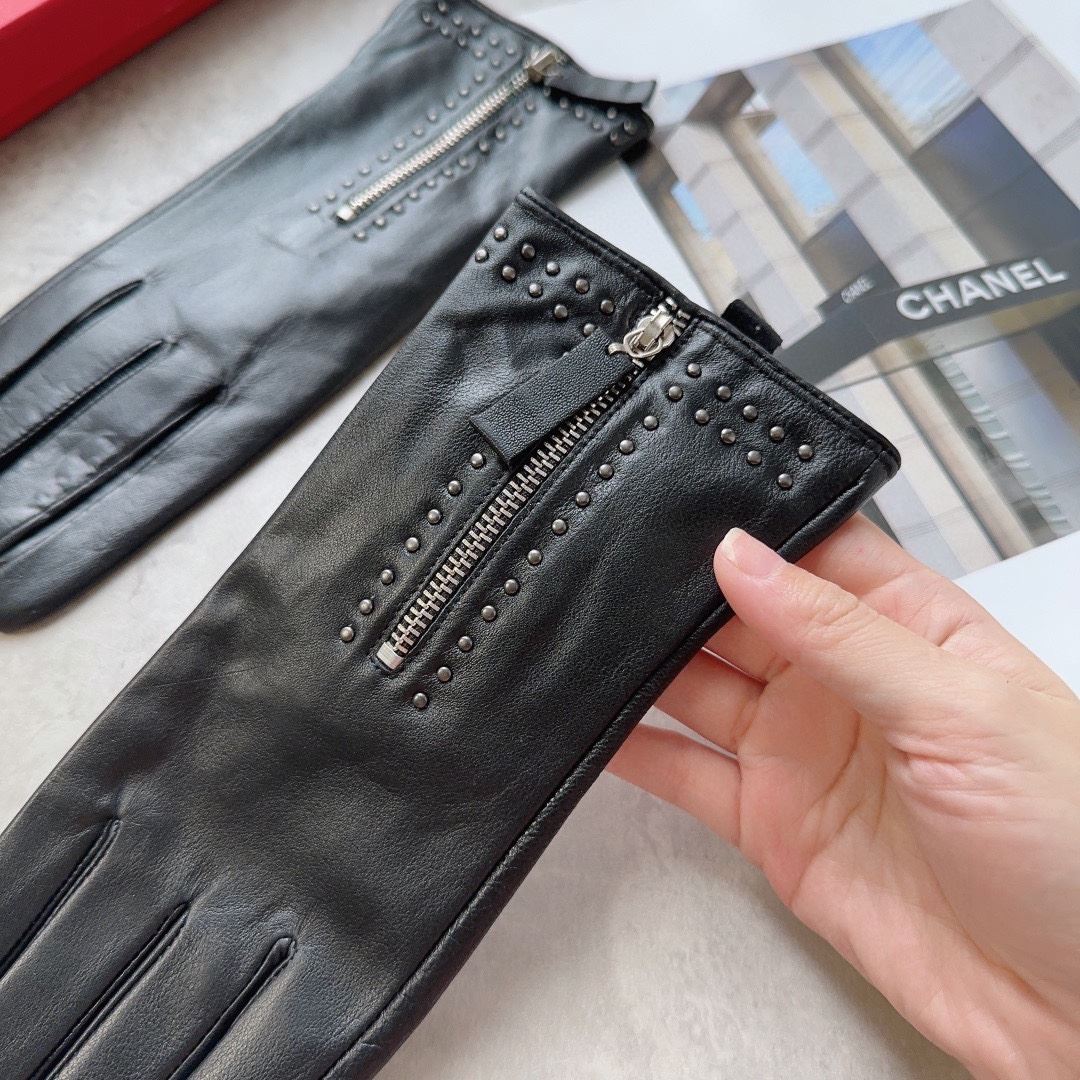 Valentino Gloves