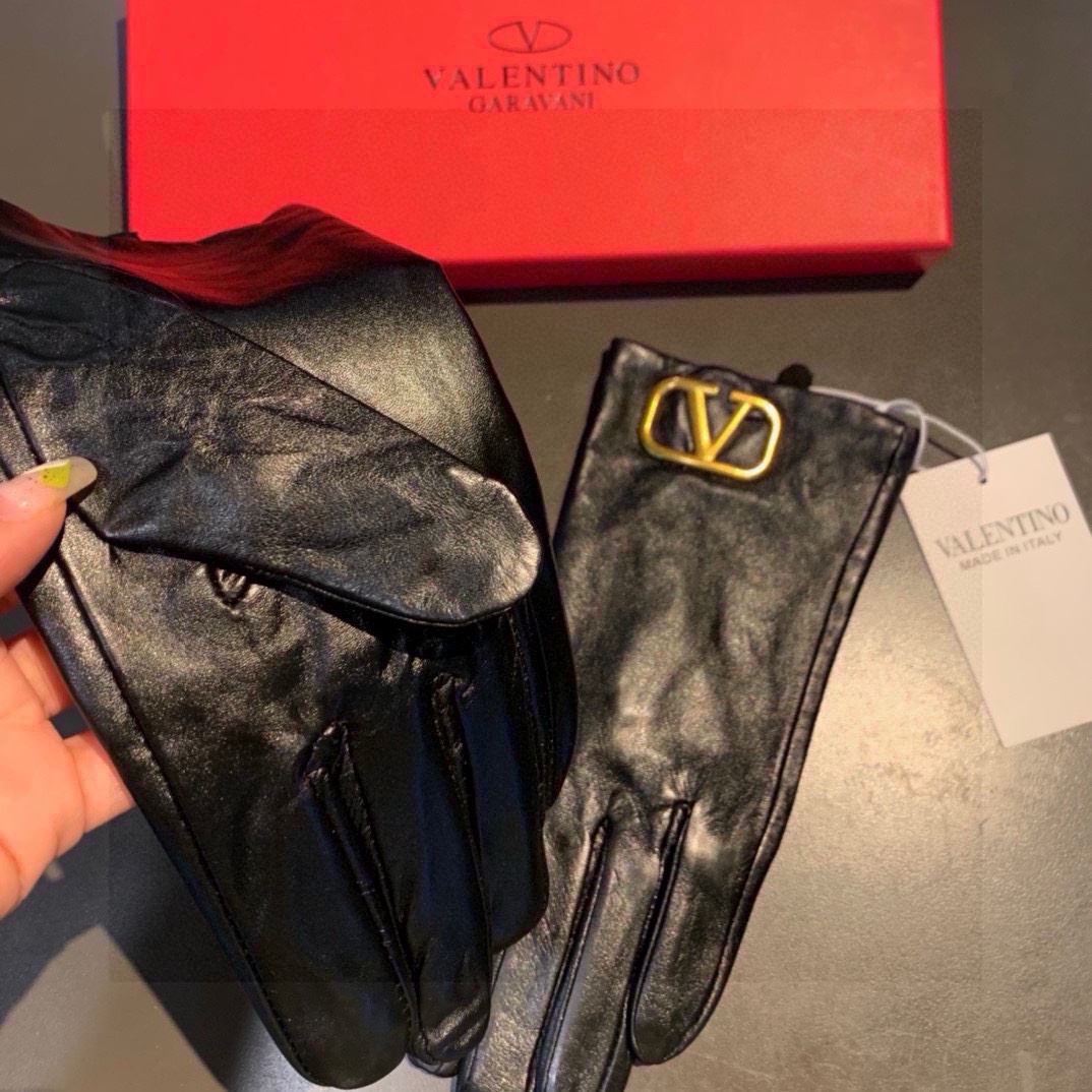 Valentino Gloves