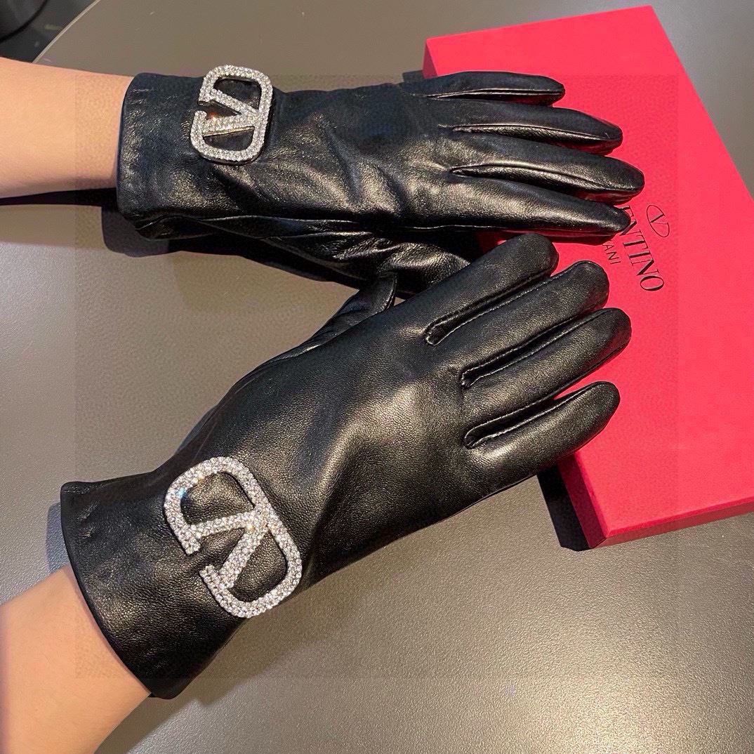 Valentino Gloves