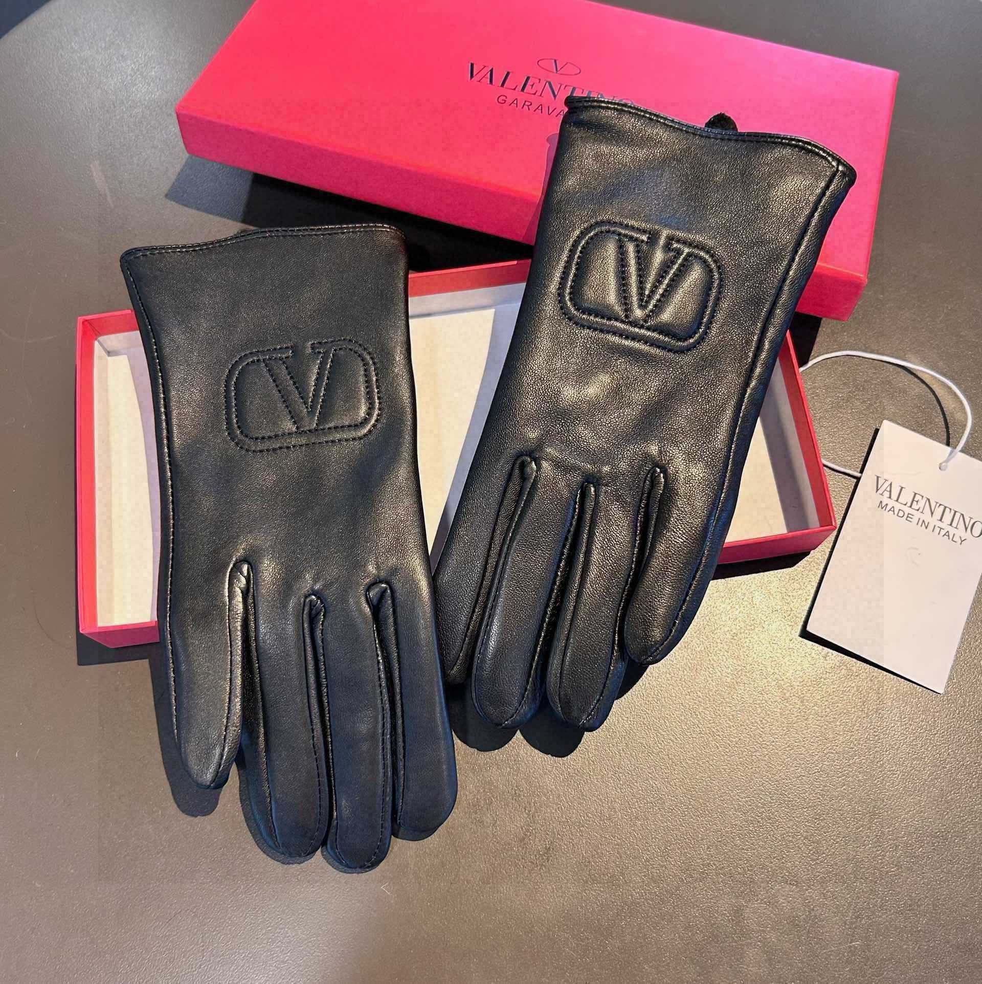 Valentino Gloves