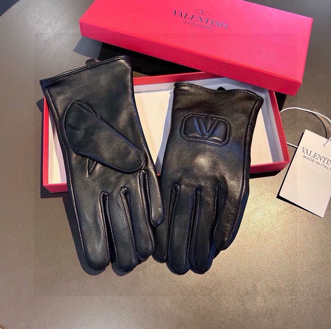 Valentino Gloves