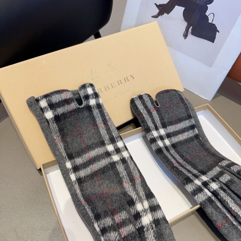 Burberry Gloves